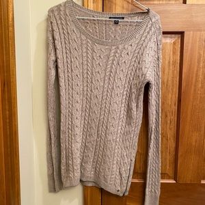 American Eagle Cream Sweater Size Medium